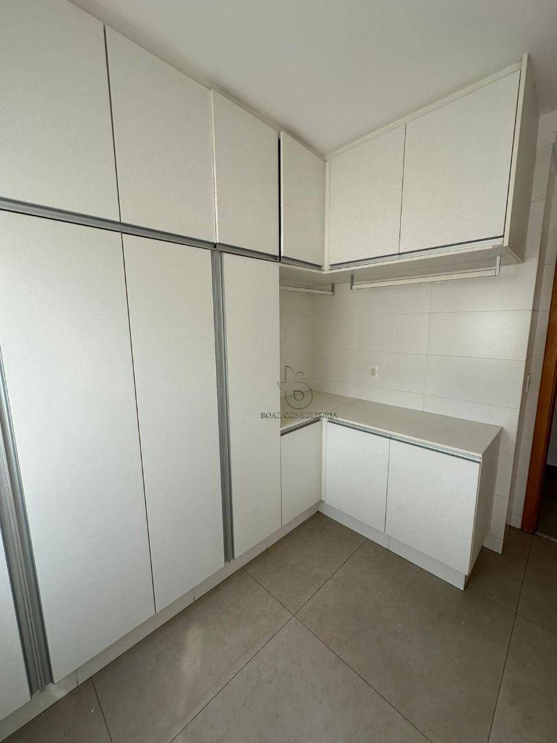 Casa de Condomínio para alugar com 5 quartos, 460m² - Foto 27