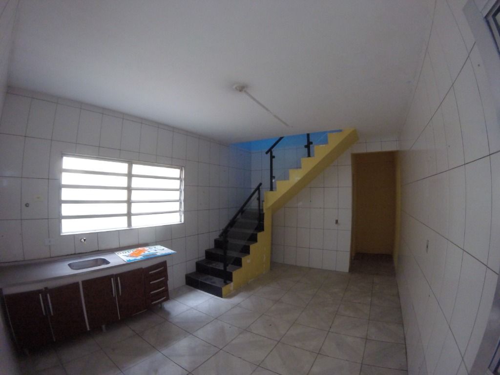 Casa à venda com 4 quartos, 180m² - Foto 1