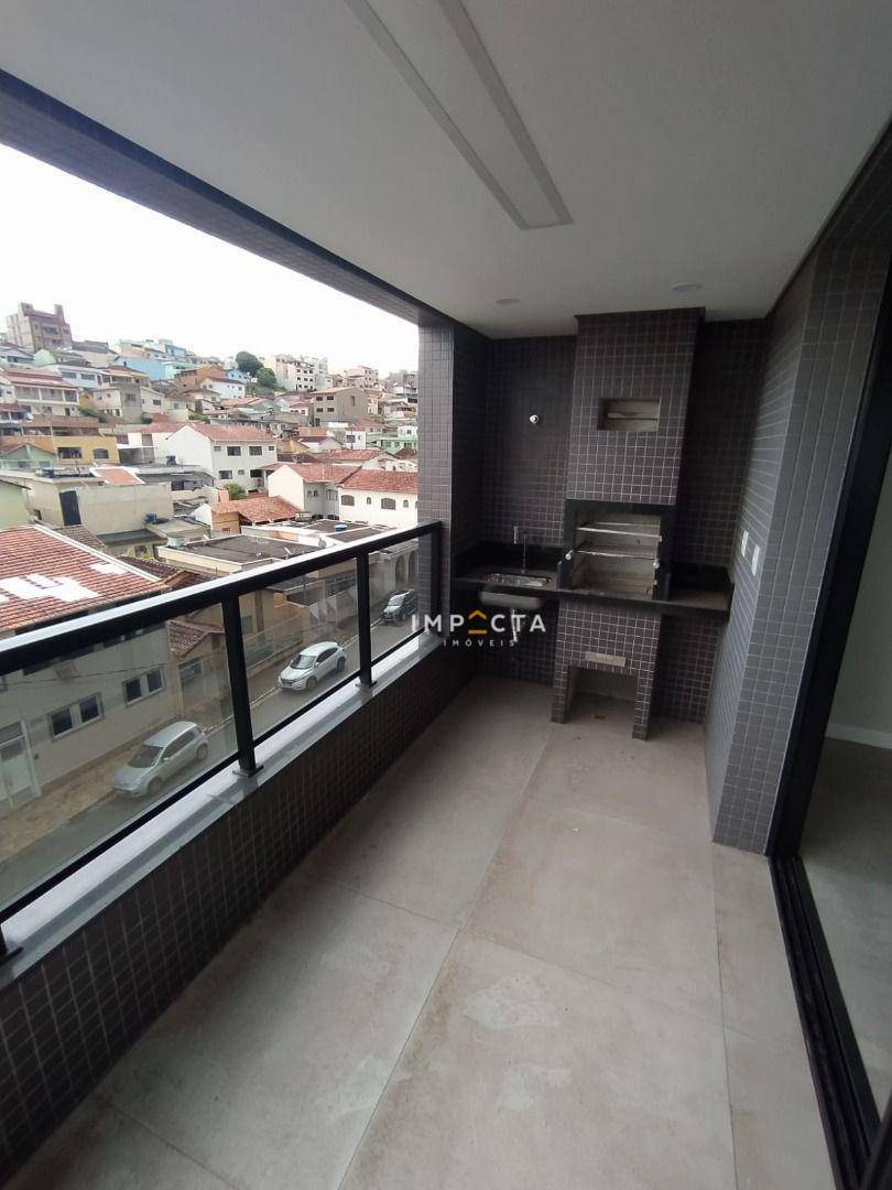 Apartamento à venda com 3 quartos, 125m² - Foto 2