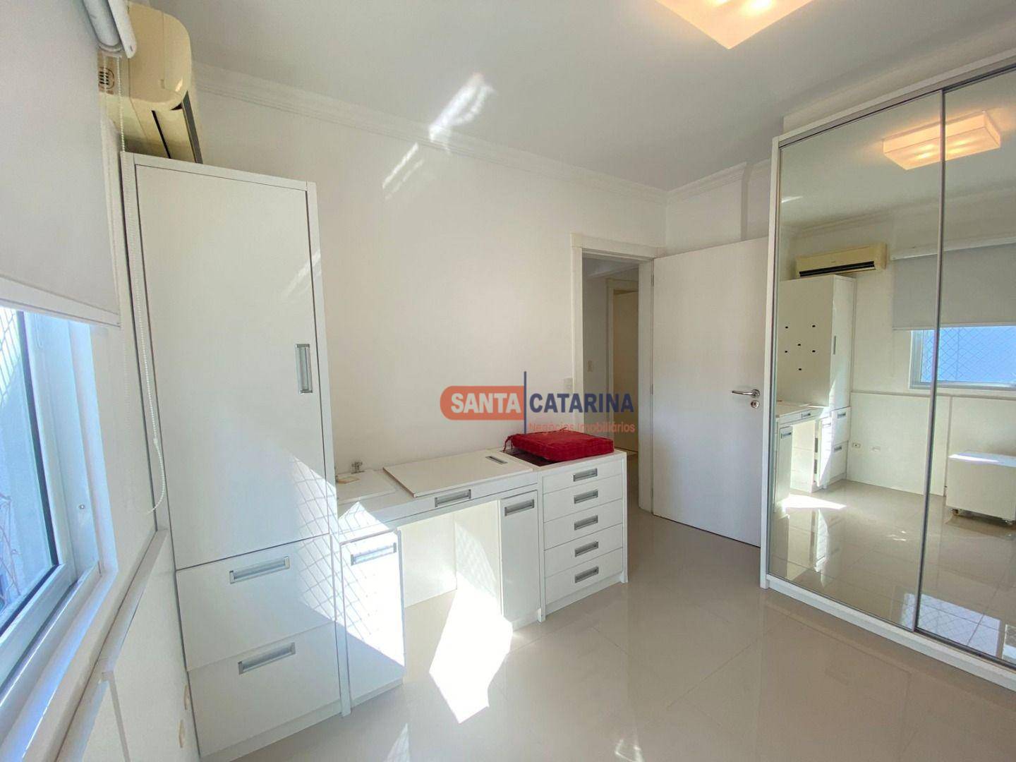 Apartamento para alugar com 3 quartos, 105m² - Foto 17