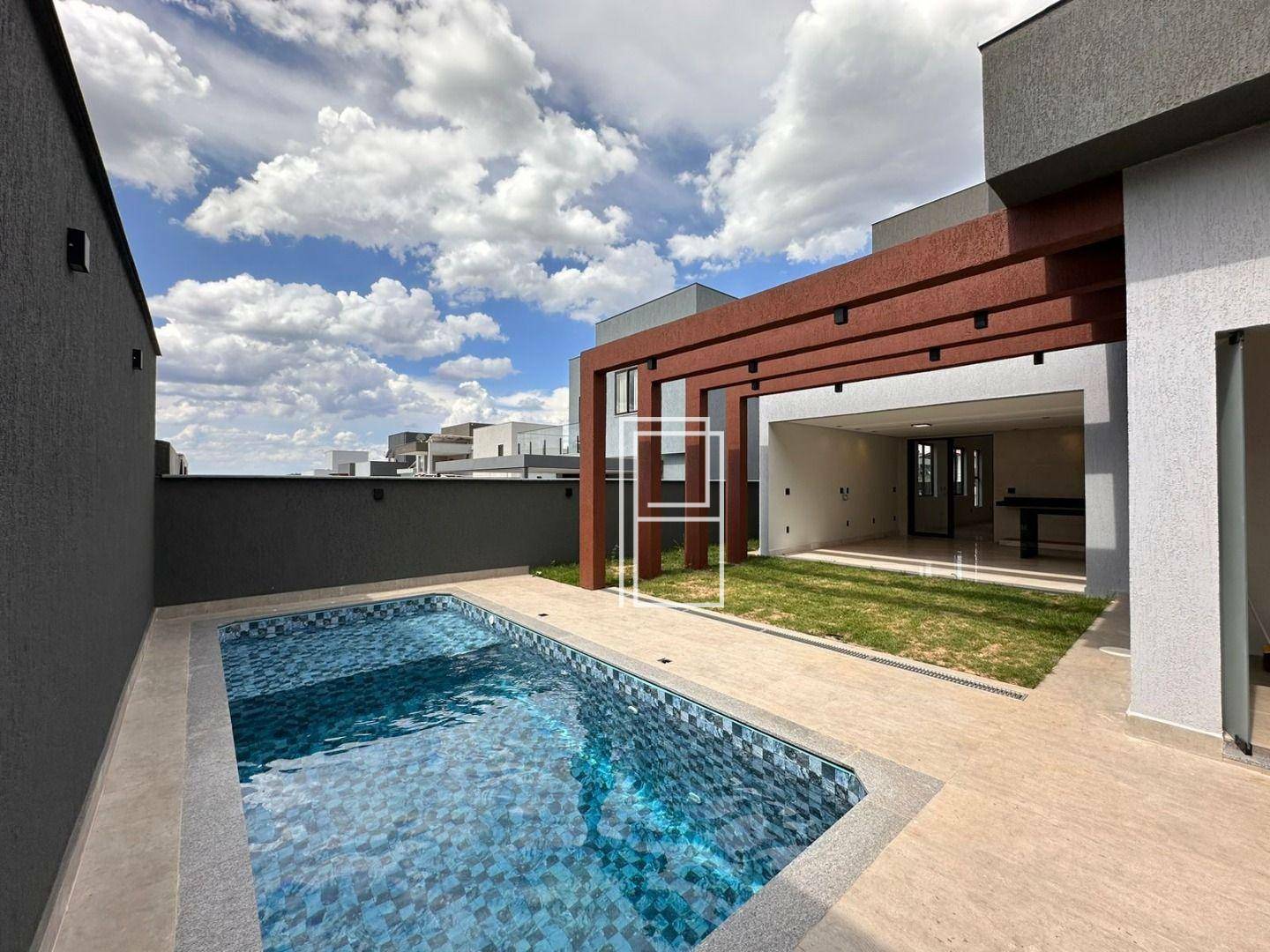 Casa de Condomínio à venda com 3 quartos, 217m² - Foto 1