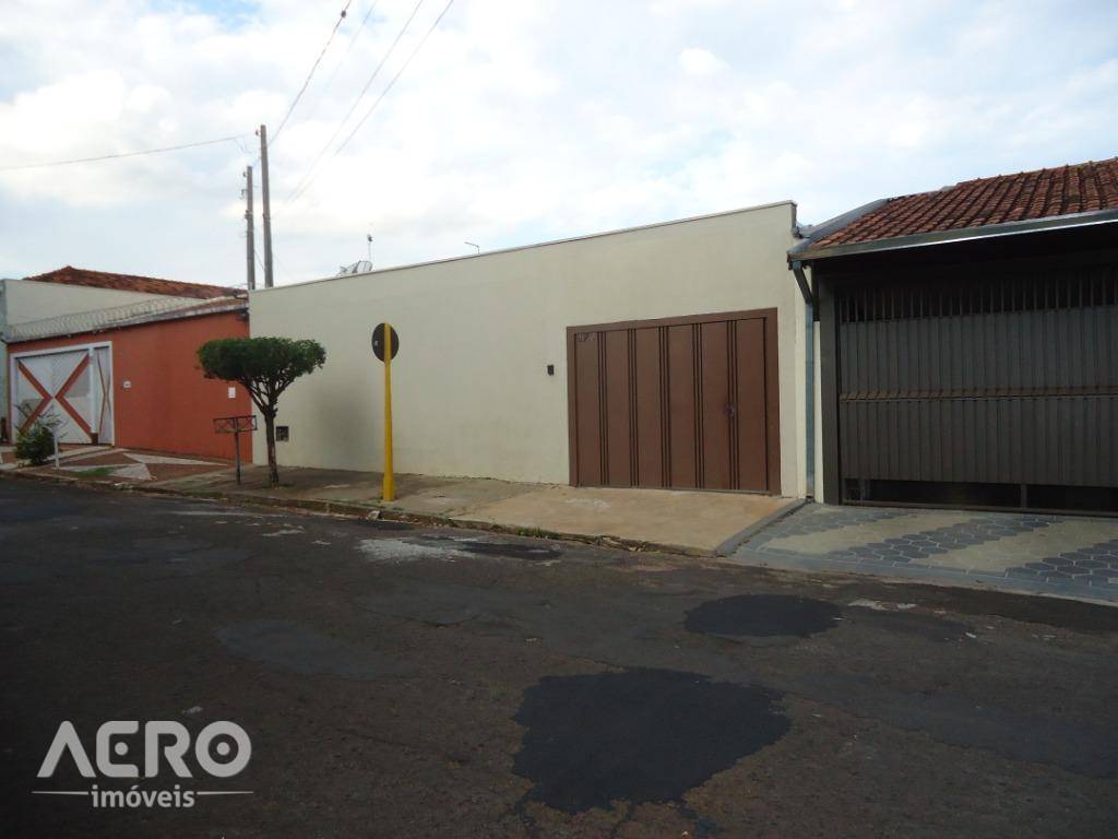 Casa à venda com 3 quartos, 200m² - Foto 2