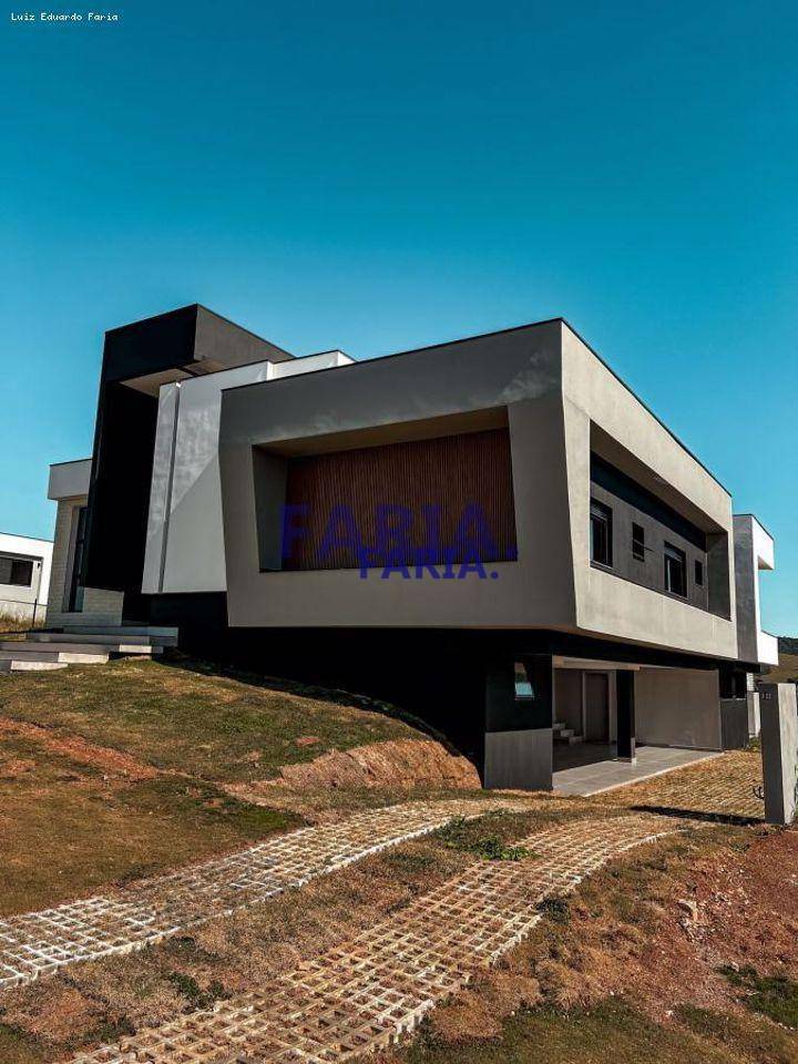 Casa de Condomínio à venda com 5 quartos, 420m² - Foto 2