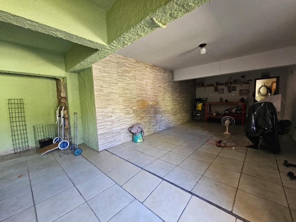 Casa à venda com 4 quartos, 200m² - Foto 4