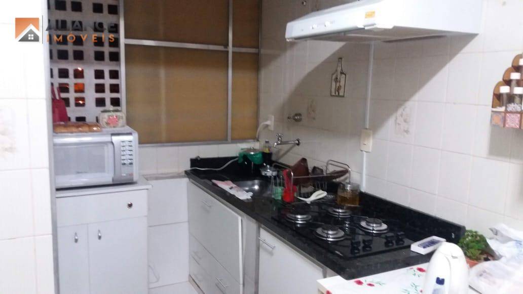 Apartamento à venda com 2 quartos, 60m² - Foto 2