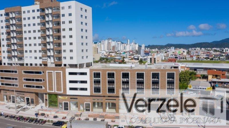 Apartamento à venda com 3 quartos, 179m² - Foto 3