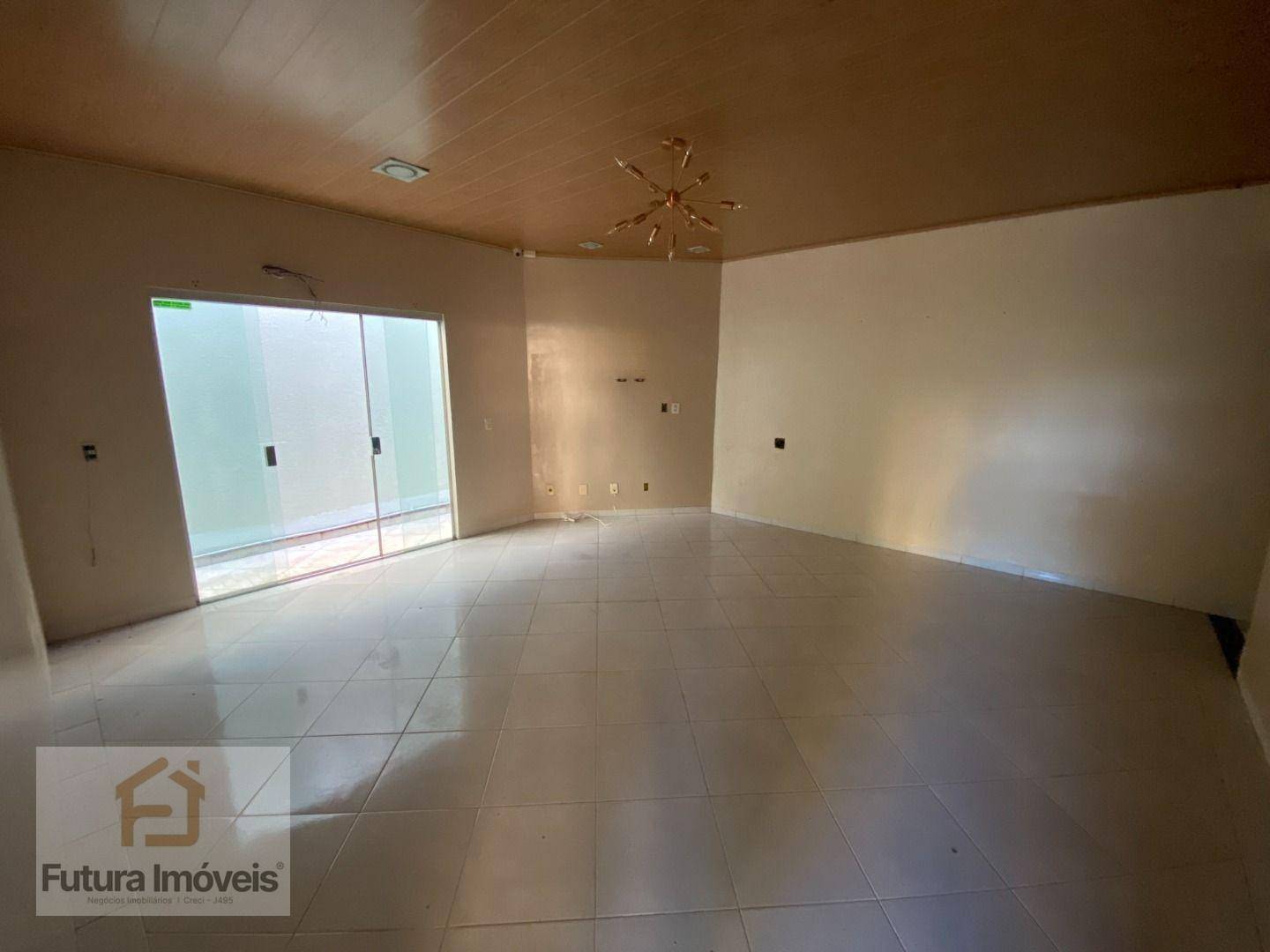 Casa para alugar com 3 quartos, 200m² - Foto 3