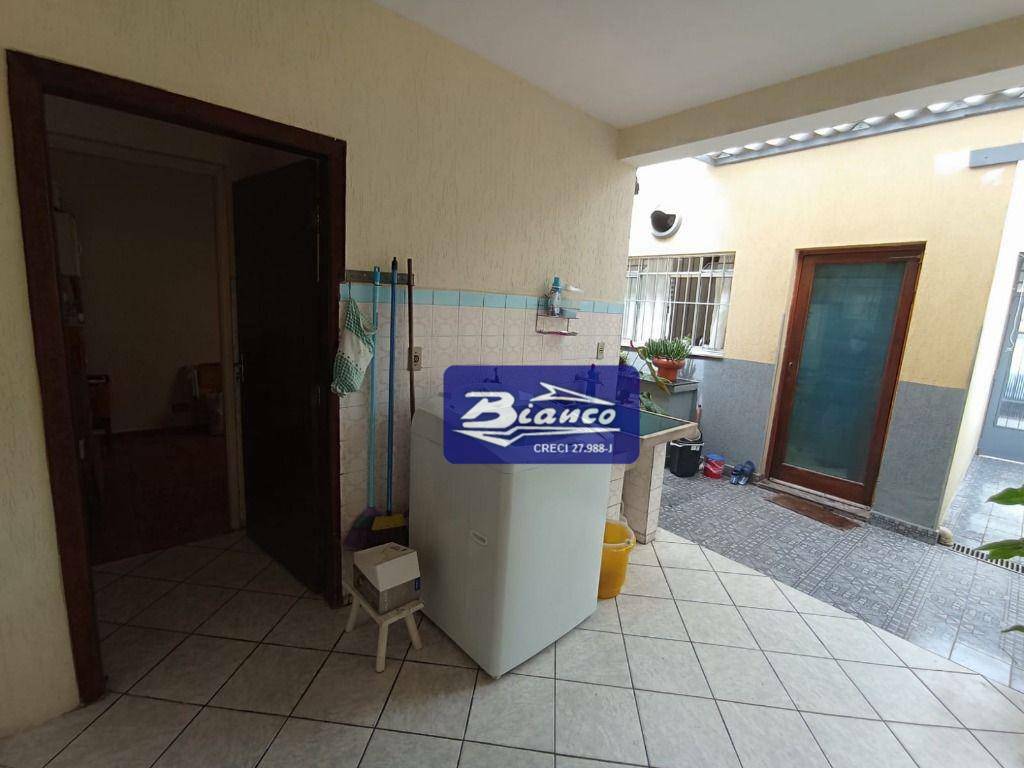 Sobrado à venda com 2 quartos, 164m² - Foto 11