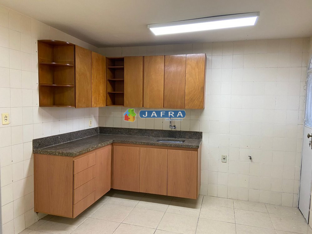 Casa para alugar com 5 quartos, 263m² - Foto 13