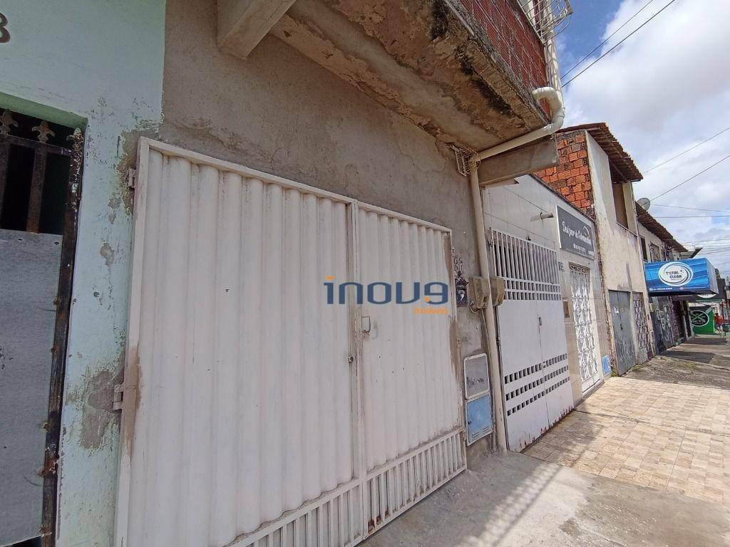 Casa à venda com 4 quartos, 300m² - Foto 1