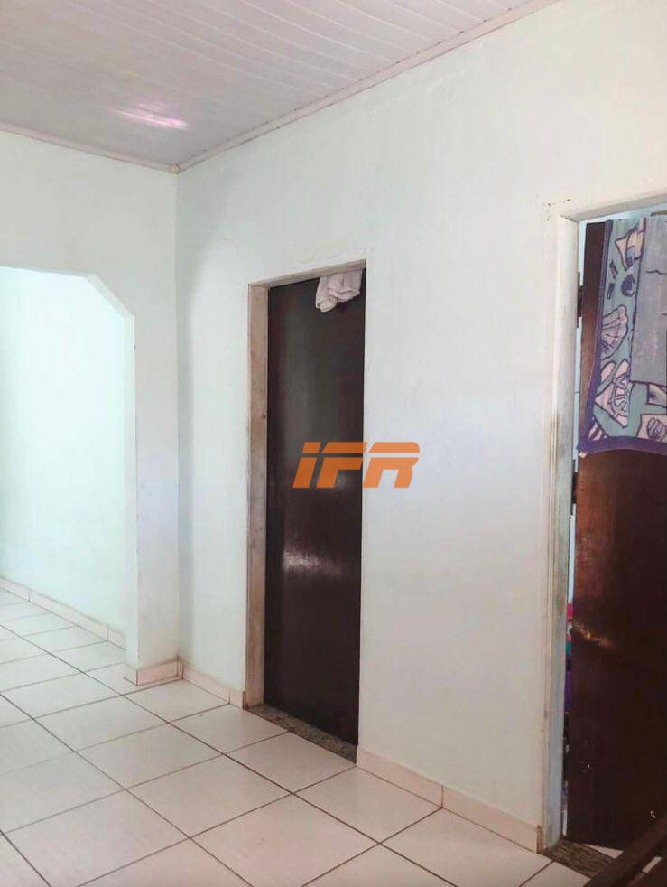 Casa à venda com 2 quartos, 90m² - Foto 4