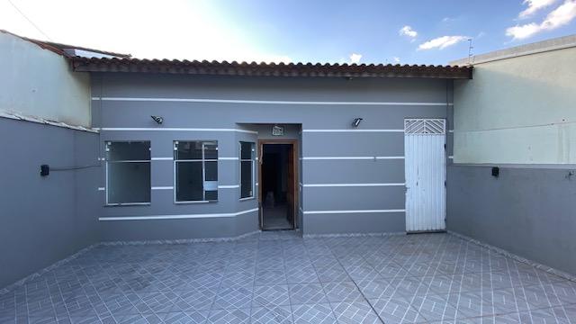 Casa à venda com 2 quartos, 70m² - Foto 2