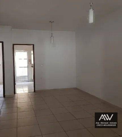 Casa à venda com 2 quartos, 66m² - Foto 4