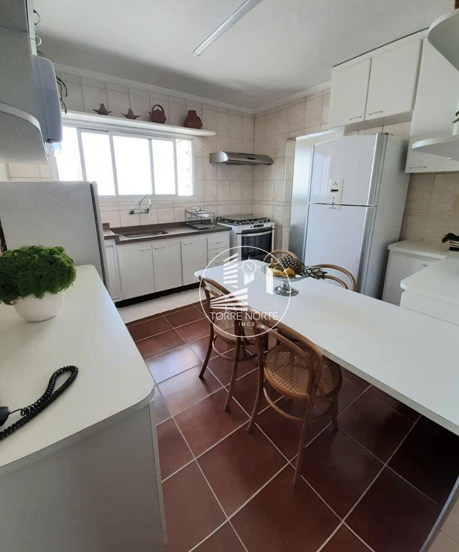 Apartamento à venda com 3 quartos, 136m² - Foto 9