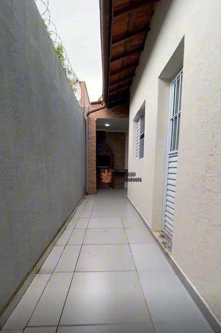 Casa à venda com 2 quartos, 100m² - Foto 2