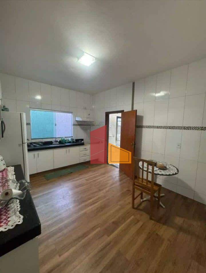 Casa à venda com 3 quartos, 197m² - Foto 13