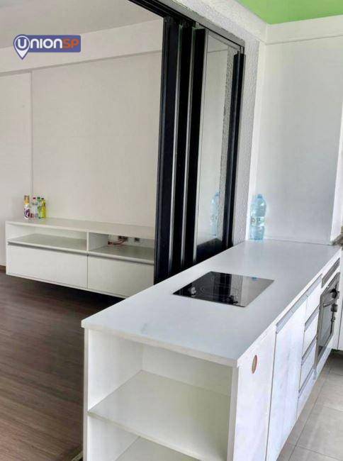 Apartamento à venda com 1 quarto, 50m² - Foto 2