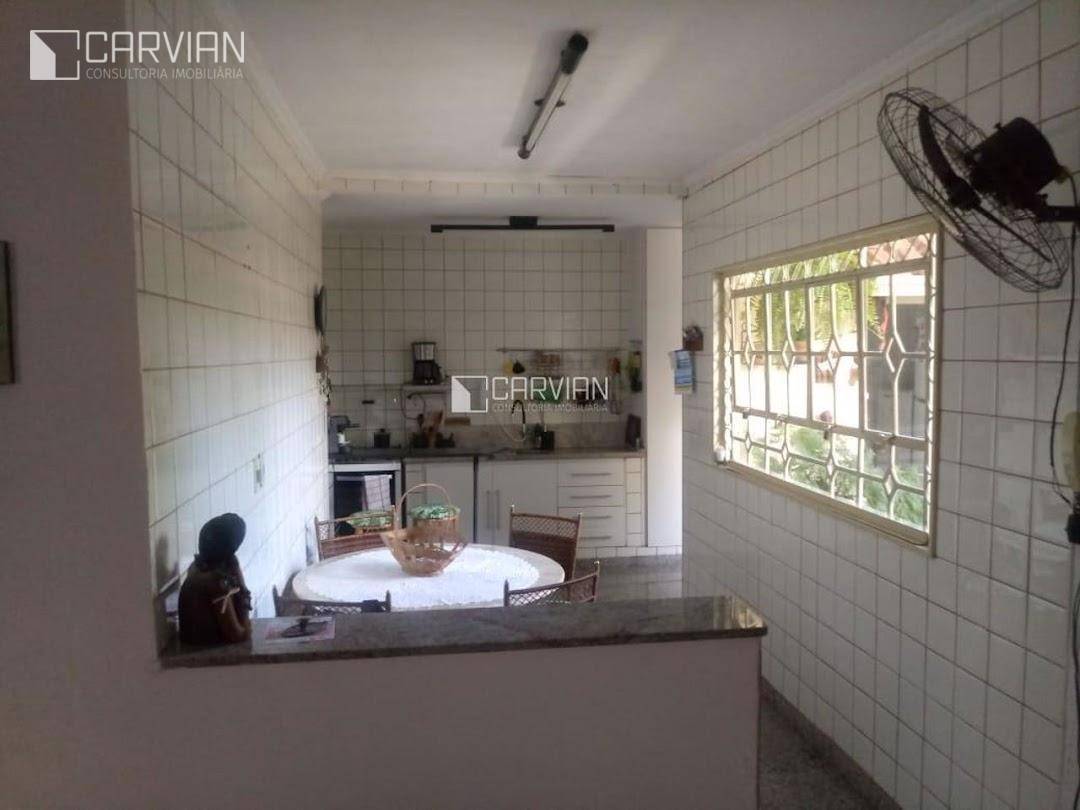 Casa à venda com 4 quartos, 200m² - Foto 5