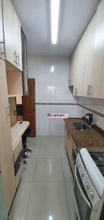 Apartamento à venda com 2 quartos, 62m² - Foto 4