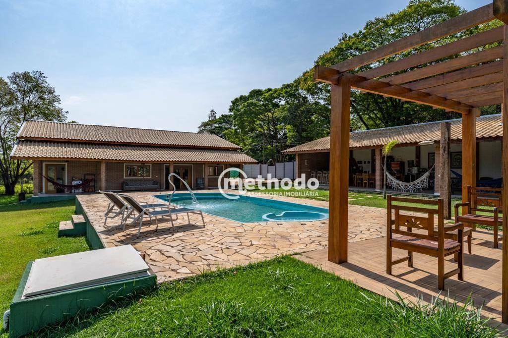 Chácara à venda com 7 quartos, 400m² - Foto 1