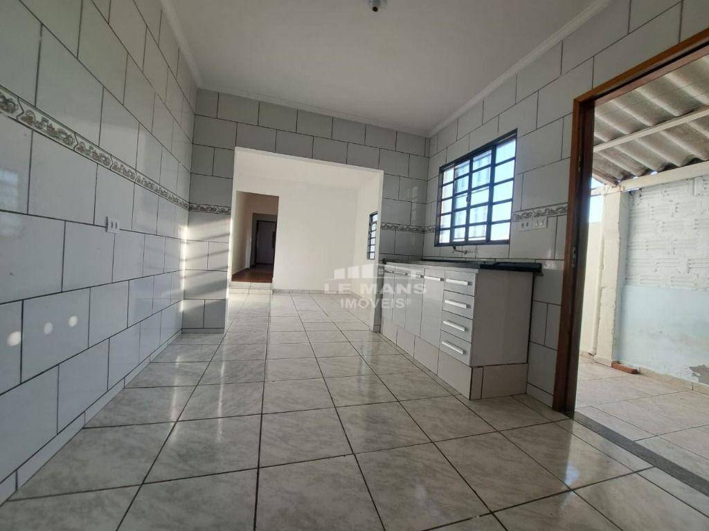 Casa à venda com 4 quartos, 144m² - Foto 1