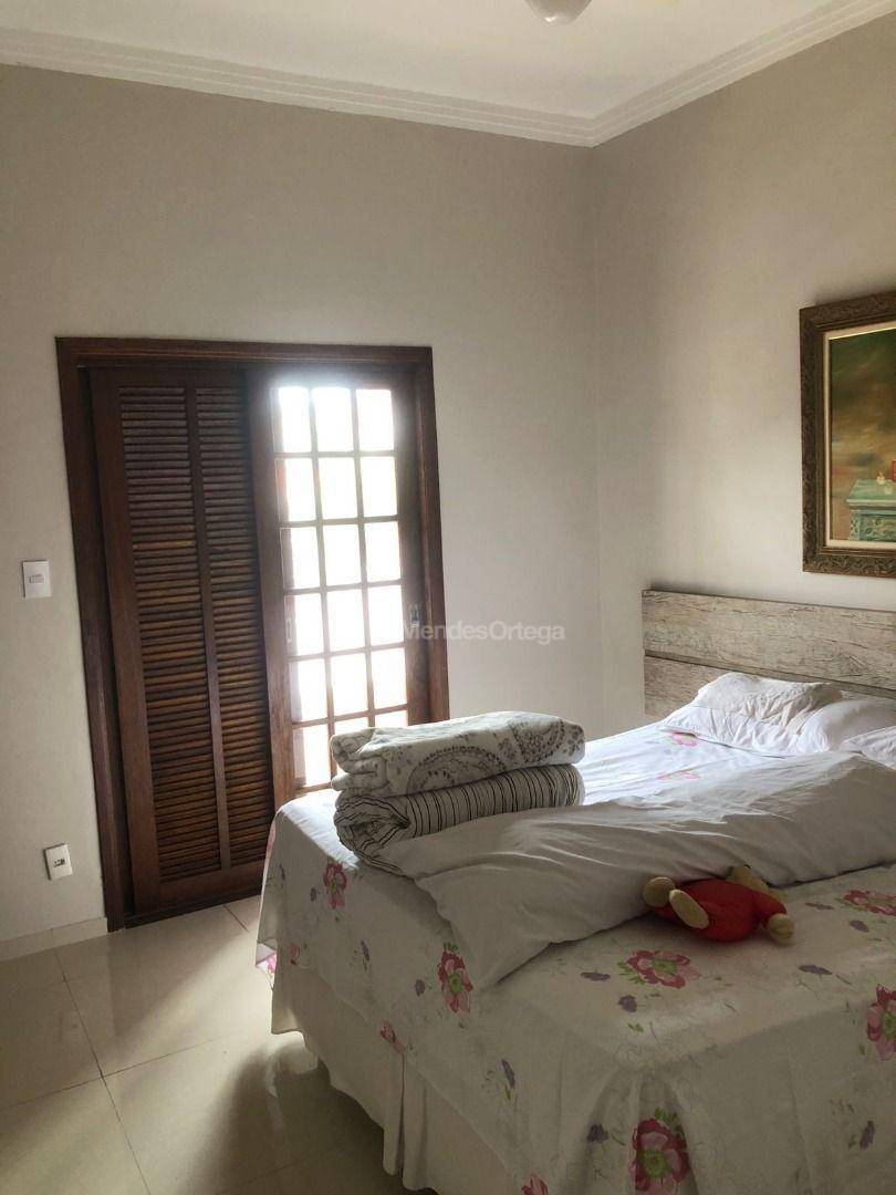 Casa à venda com 3 quartos, 381m² - Foto 8