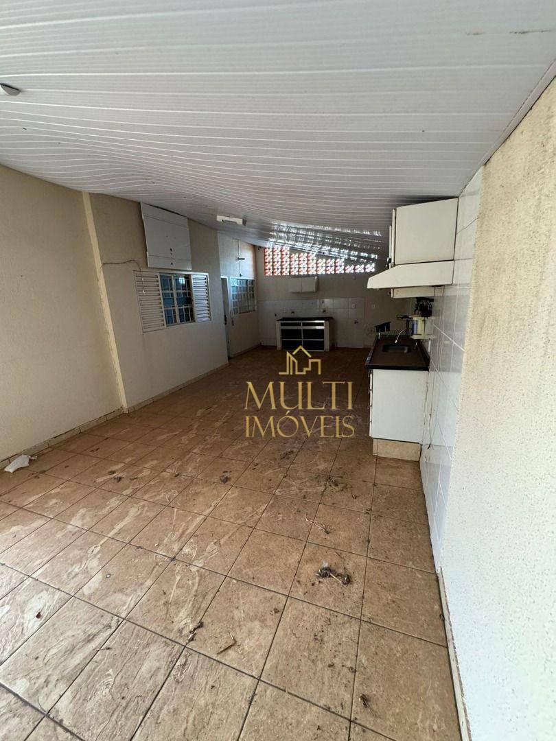 Casa à venda com 3 quartos, 180m² - Foto 2