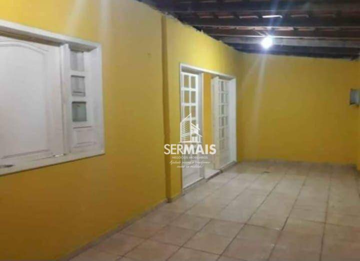 Casa à venda com 4 quartos, 228m² - Foto 1