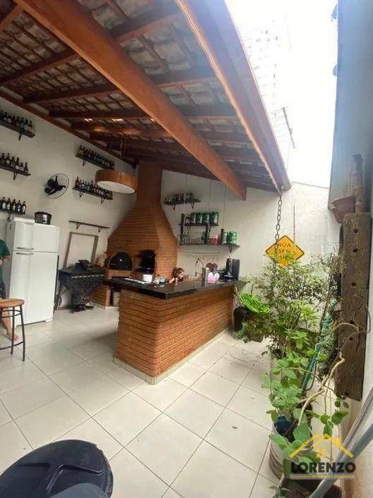 Casa à venda com 2 quartos, 140m² - Foto 1