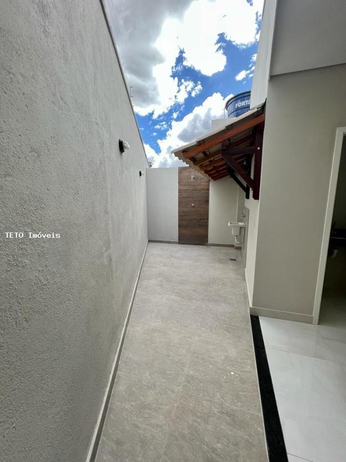 Casa à venda com 3 quartos, 200m² - Foto 22