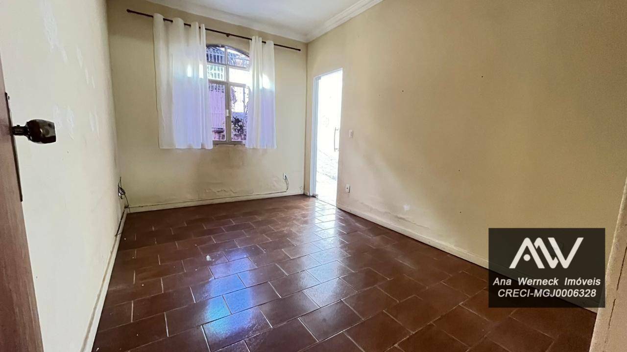 Casa à venda com 4 quartos, 200m² - Foto 4