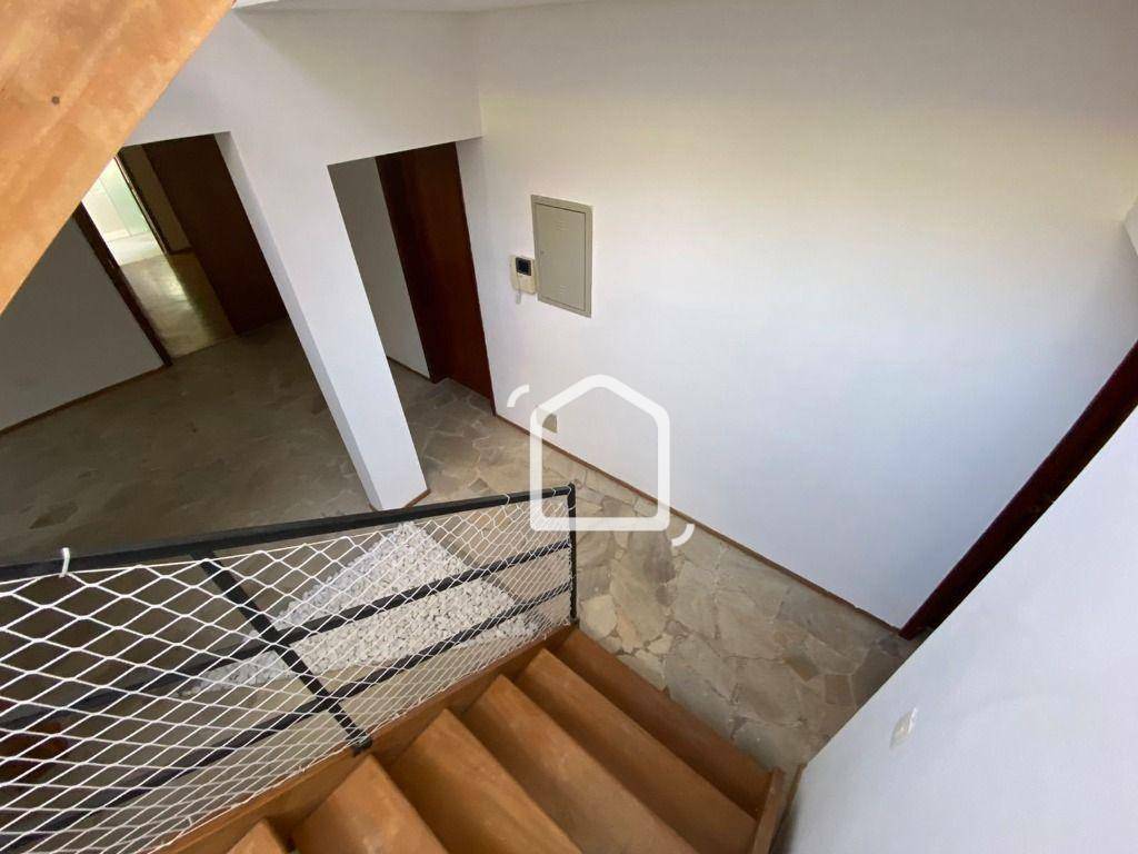 Casa para alugar com 4 quartos, 300m² - Foto 22