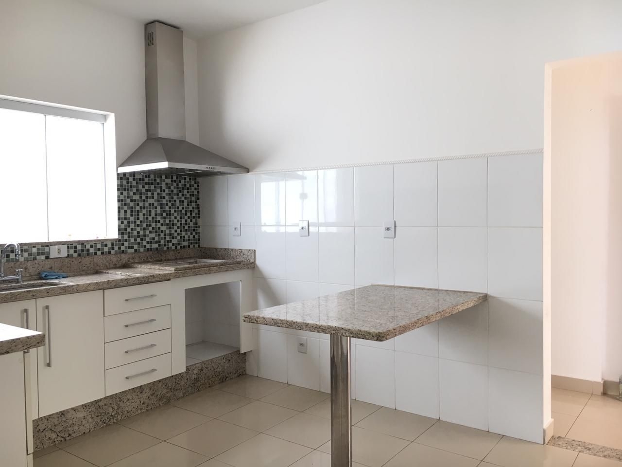 Casa para alugar com 4 quartos, 280m² - Foto 9