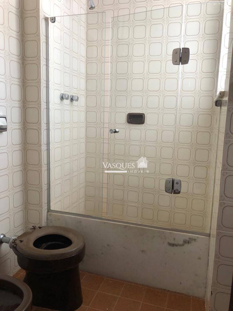 Apartamento para alugar com 3 quartos, 200m² - Foto 9