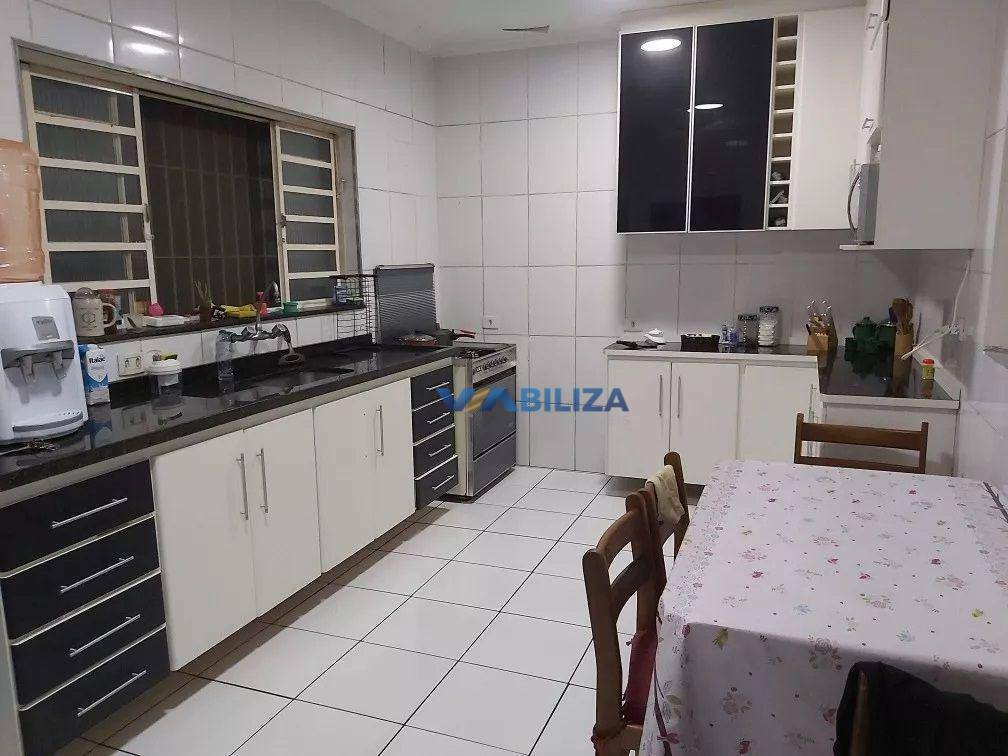 Casa à venda com 3 quartos, 120m² - Foto 11