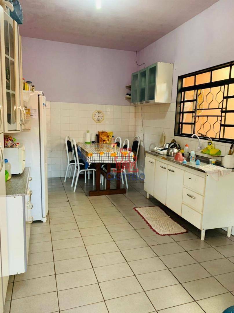 Casa à venda com 4 quartos, 190m² - Foto 10