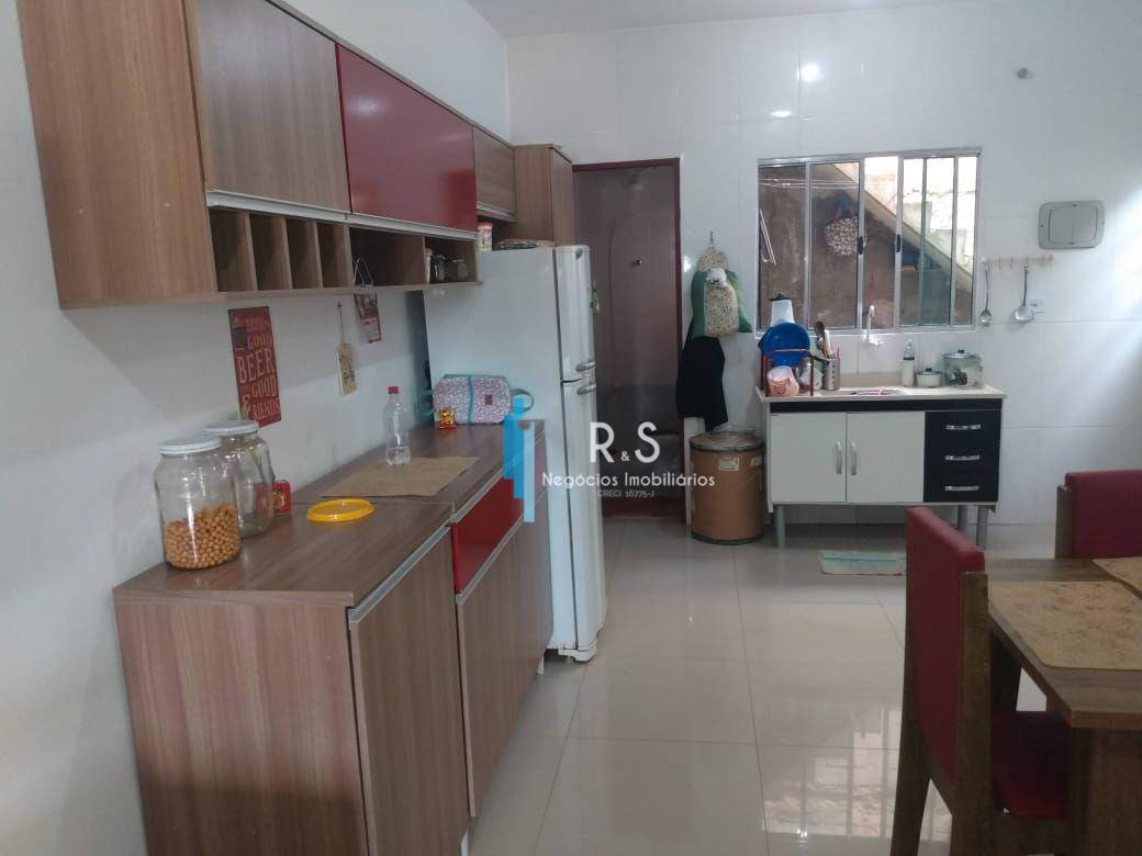 Casa à venda com 3 quartos, 107m² - Foto 1