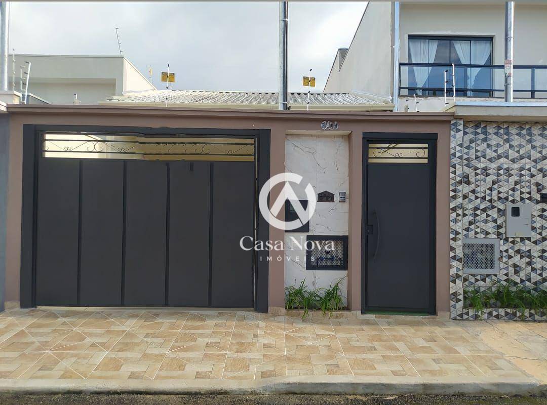 Casa à venda com 3 quartos, 120m² - Foto 1