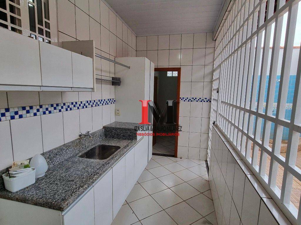 Casa para alugar com 3 quartos, 200m² - Foto 25