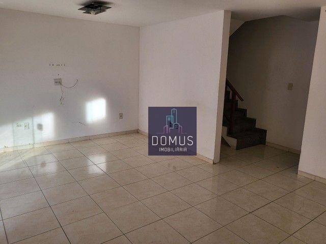 Casa à venda com 3 quartos, 260m² - Foto 2