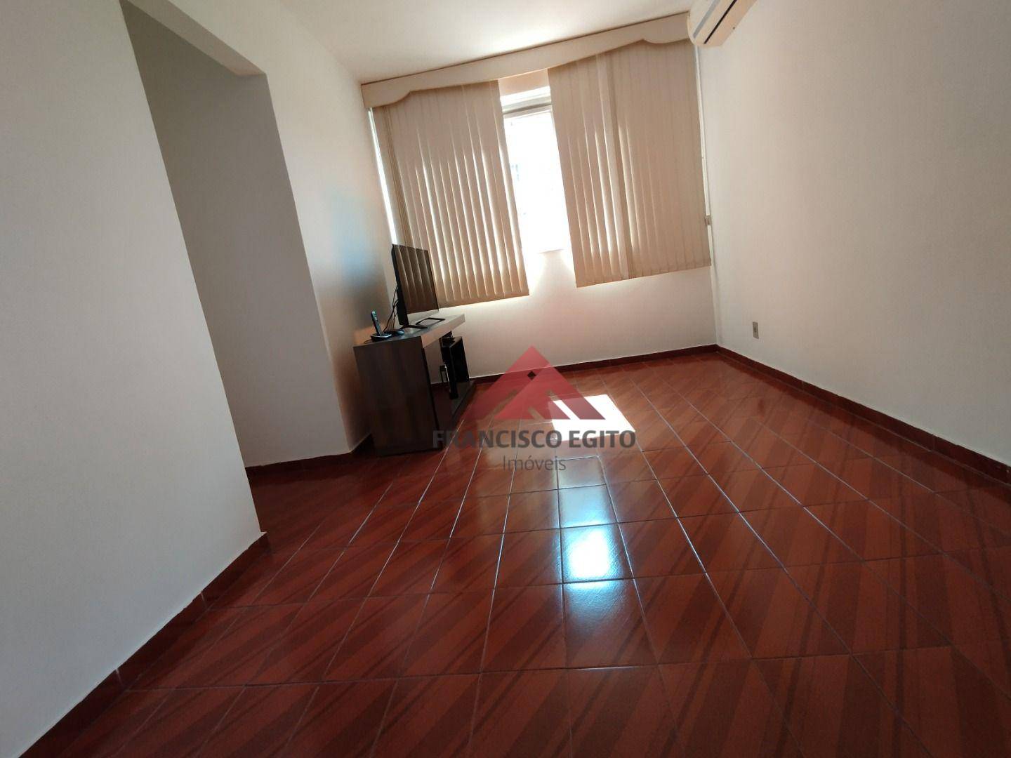 Apartamento à venda com 2 quartos, 85m² - Foto 2