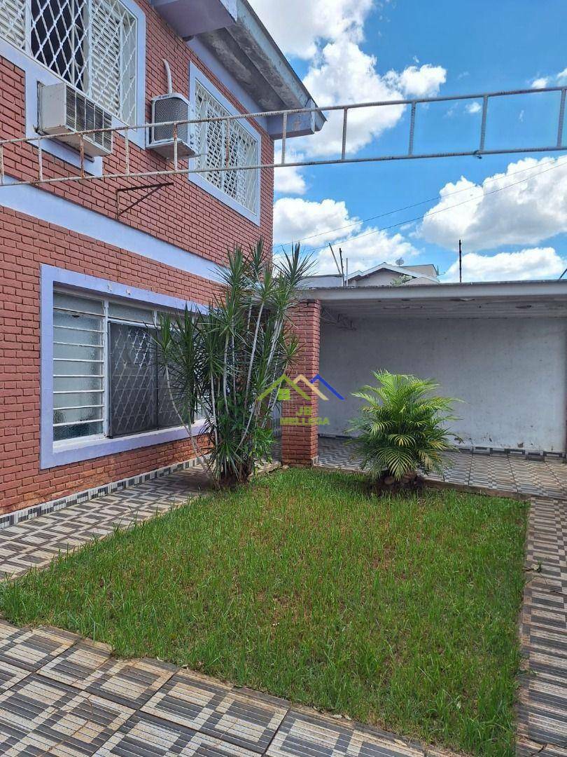 Sobrado à venda com 4 quartos, 396m² - Foto 1