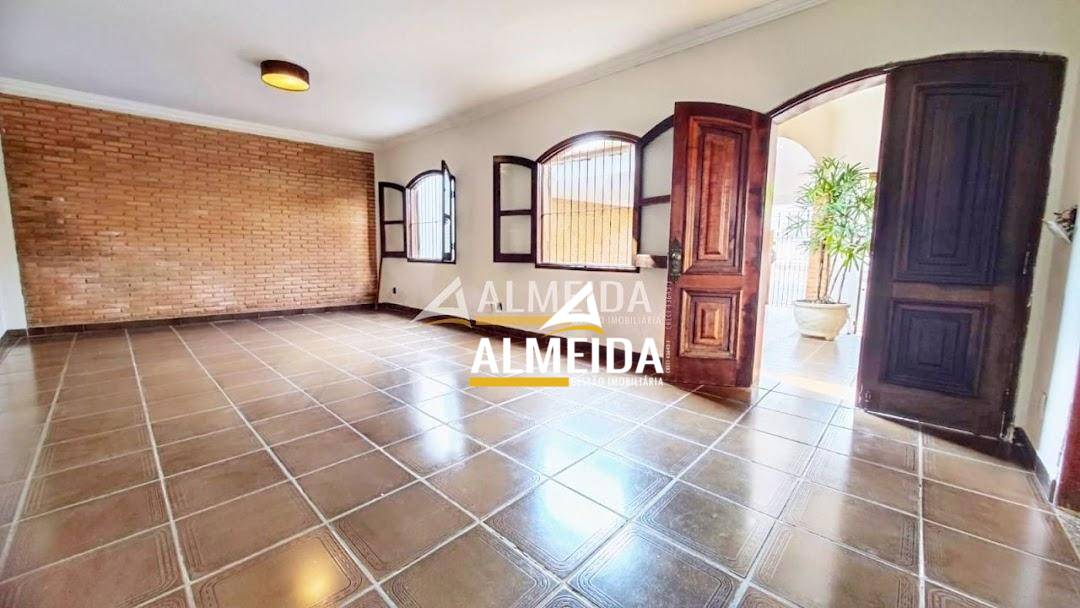 Casa, 4 quartos, 213 m² - Foto 1
