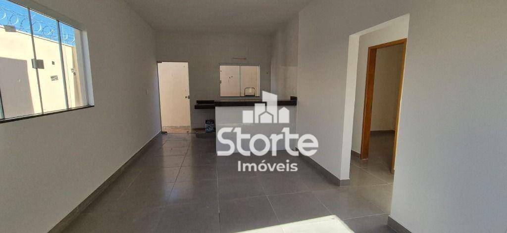 Casa à venda com 3 quartos, 72m² - Foto 1