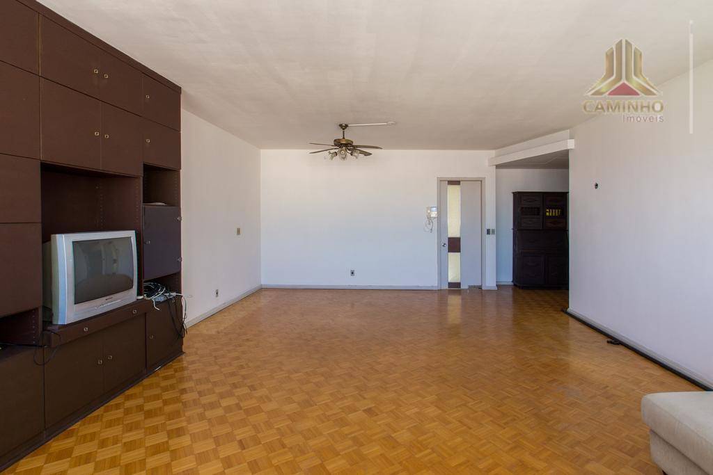 Apartamento à venda com 3 quartos, 174m² - Foto 2