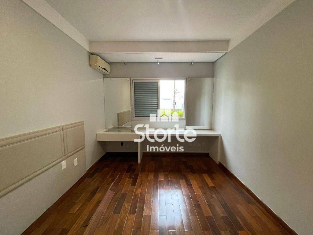 Casa de Condomínio para alugar com 3 quartos, 315m² - Foto 11