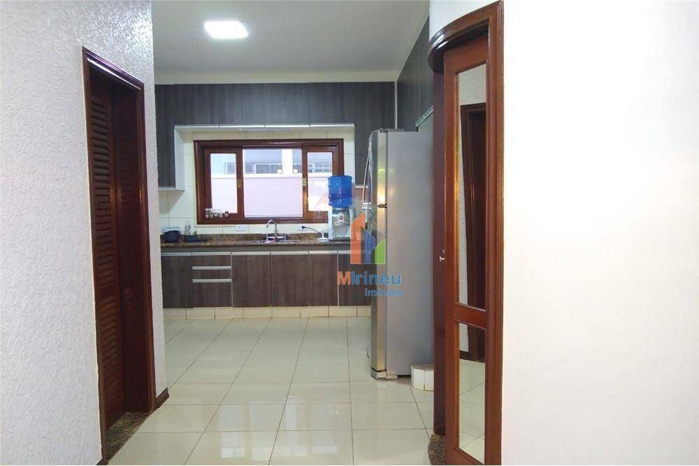 Sobrado à venda com 5 quartos, 290m² - Foto 4