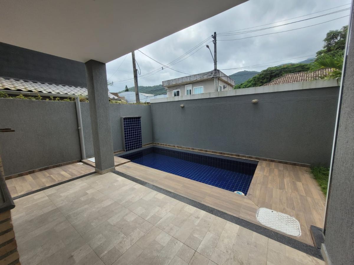 Casa de Condomínio à venda com 5 quartos, 220m² - Foto 9