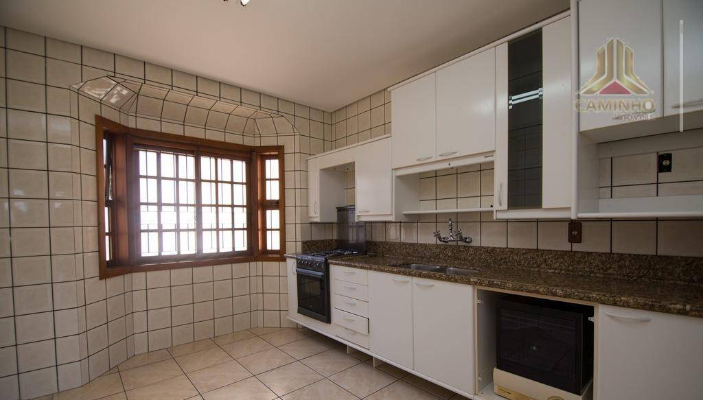 Casa à venda com 3 quartos, 300m² - Foto 4