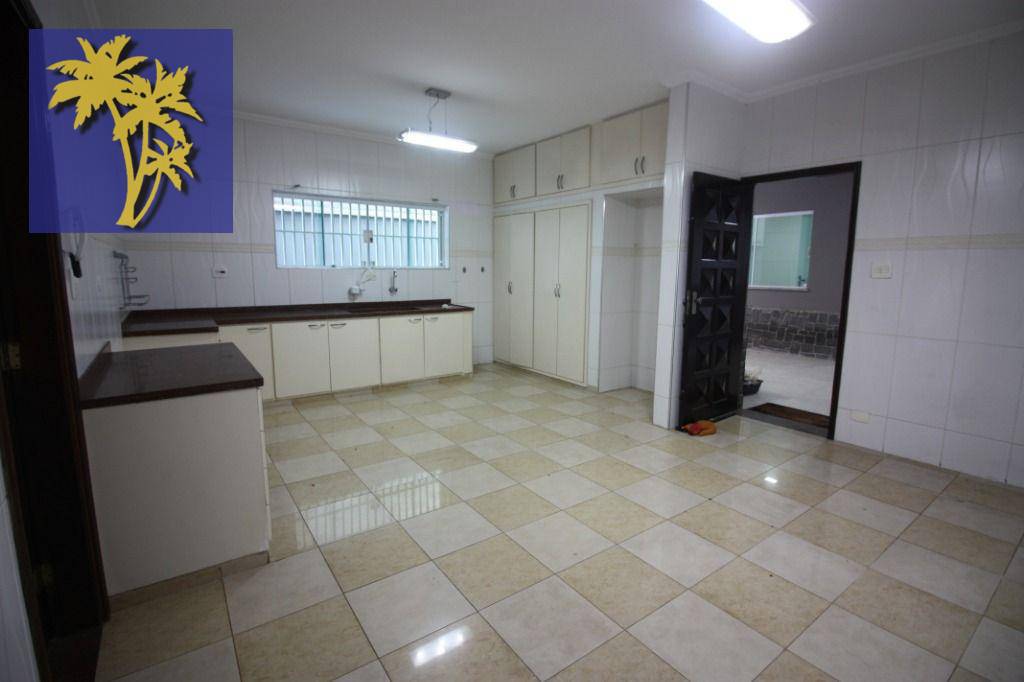 Casa para alugar com 3 quartos, 230m² - Foto 10